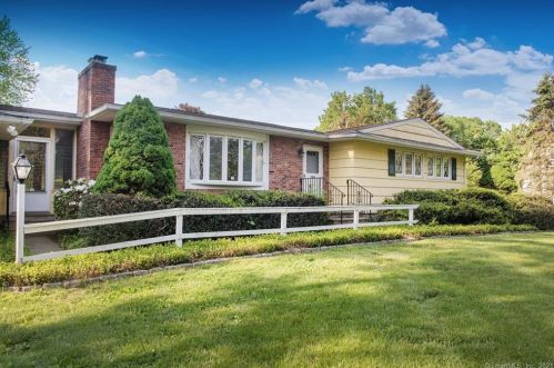32 Stonecrest Rd, Ridgefield, CT 06877-2523