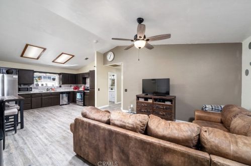 593 Award Dr, Colton CA 92324-2674 exterior