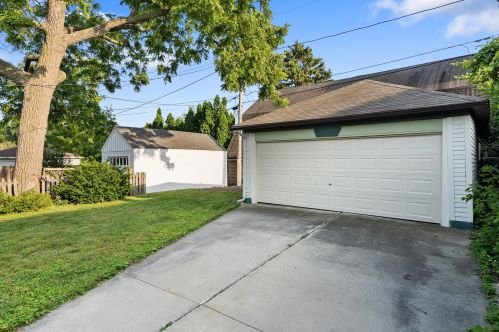 1819 Beverly Rd, Milwaukee WI 53211-2504 exterior