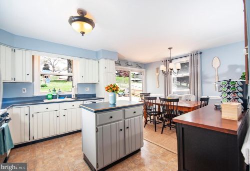 136 Green Hill Rd, Norristown PA  19406-2026 exterior