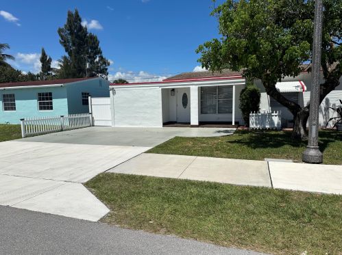 2117 Wellington Rd, West Palm Beach, FL 33409-6325
