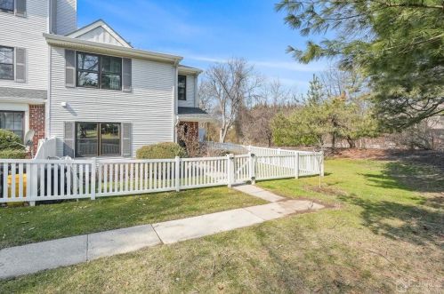 5 Covington Ct, East Brunswick NJ  08816-5127 exterior