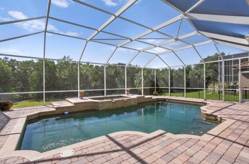 1229 Darlington Oak Cir, Saint Petersburg, FL 33703-6315