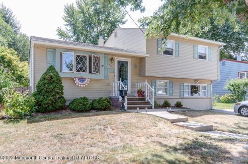 1118 Darlene Ave, Tinton Falls, NJ 07712-4127
