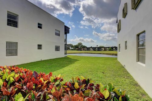 974 Normandy U, Delray Beach FL  33484-7943 exterior