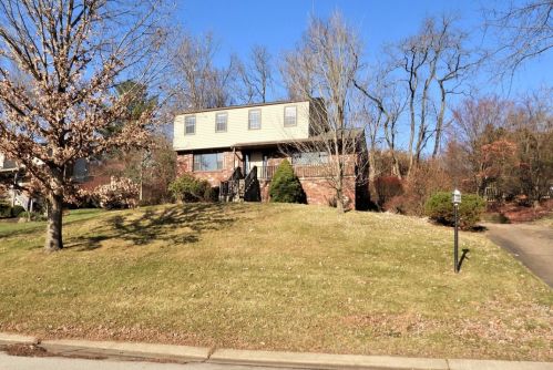 1628 Queens Dr, Library PA  15129-8835 exterior