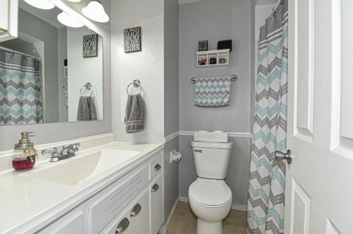 933 101, Milwaukee WI 53214-2513 exterior