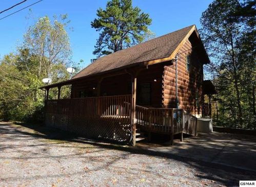 817 New Era Rd, Pigeon Forge, TN 37862-2546