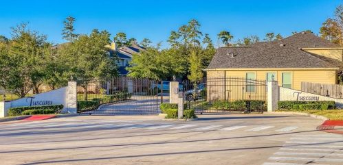 1898 Longmire Rd, Conroe TX  77304-1939 exterior