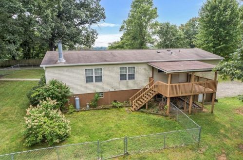 119 Price Ln, Clinton, PA 15026-1421