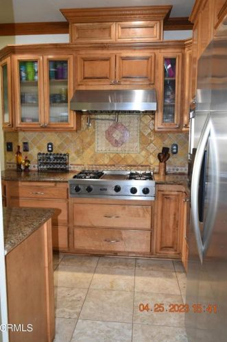 706 Princessa Dr, Oxnard CA  93030-7690 exterior