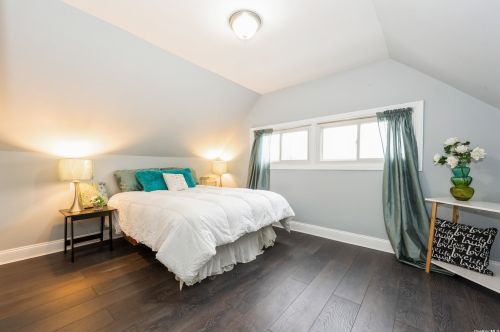 8 Prince Ln, Westbury NY  11590-6229 exterior