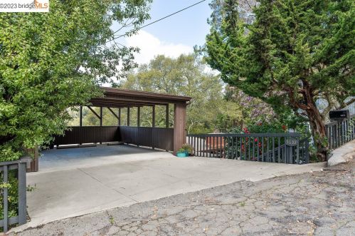 5833 Colton Blvd, Oakland, CA 94611-2204