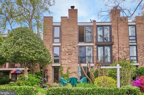 11449 Washington Plz, Herndon, VA 20190-4311