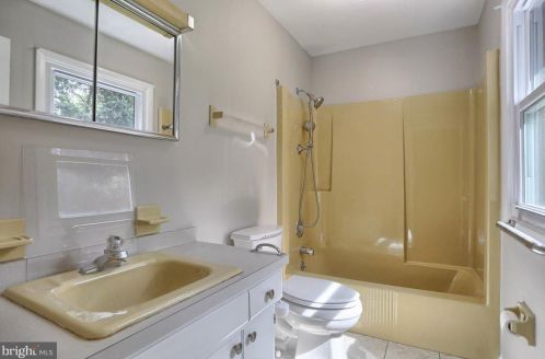 838 Kiehl Dr, Lemoyne PA  17043-1205 exterior