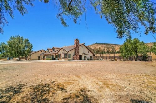 35760 Bass Rock Rd, Santa Clarita, CA 91390-4674