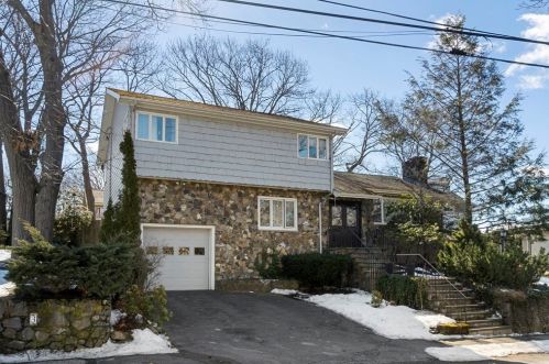 3 Millett Ln, Swampscott, MA 01907-2116