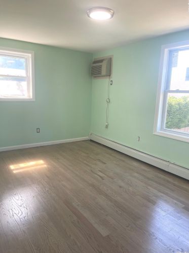 496 Catskill Ave, North Lindenhurst NY  11757-2744 exterior