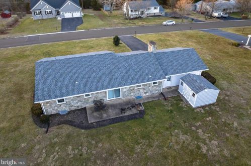 1134 Crestwood Dr, Pottstown PA 19464-2932 exterior