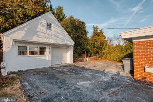 6916 Arlington Blvd, Falls Church VA  22042-1937 exterior