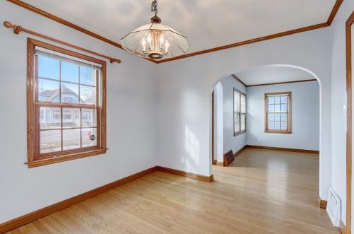 302 70, Milwaukee WI 53223-2113 exterior