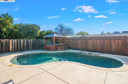 1455 Hudson Way, Livermore CA  94550-5550 exterior