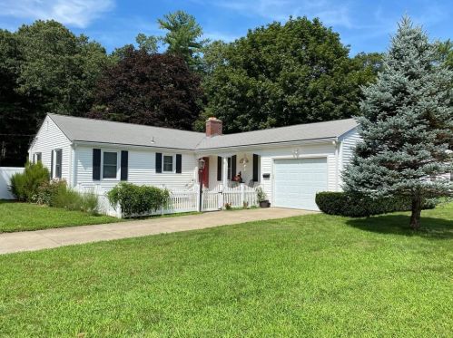 85 Hunts River Dr, North Kingstown, RI 02852-1733