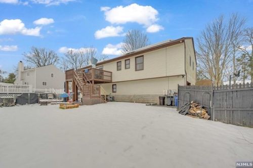 40 Carriage Ln, West Milford Lakes NJ  07480-1822 exterior