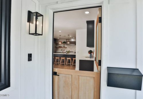 12432 La Maida St, North Hollywood CA  91607-3507 exterior