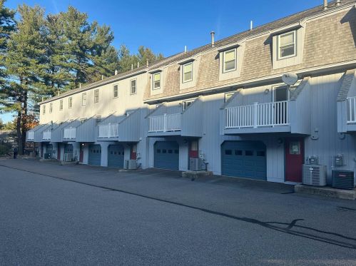 39 Bluestone Dr, Nashua NH  03060-6824 exterior