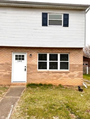 165 2nd St, Alburtis, PA 18011-5030
