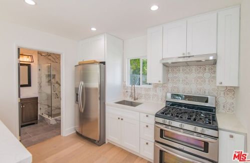 5143 Newcastle Ave, Van Nuys CA  91316-3512 exterior