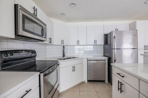 87 16th St, Saint Petersburg FL  33705-1600 exterior