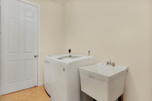 3314 1st Pl, Cape Coral FL  33914-3100 exterior