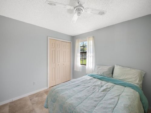 545 11 Ave, Vero Beach FL 32960-3707 exterior