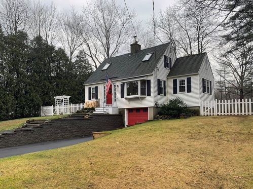 95 Main St, Newton, NH 03858-3118