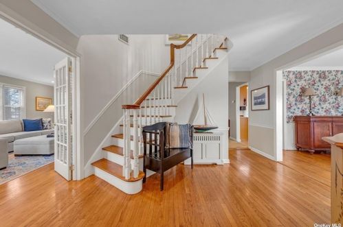 2 Seawanhaka Pl, Muttontown, NY 11771-1629