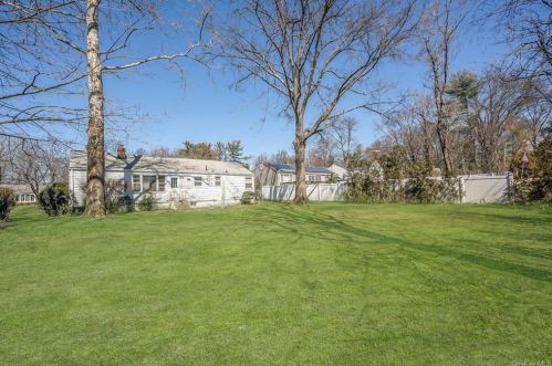 87 Daisy Farms Dr, New Rochelle NY  10804-1036 exterior