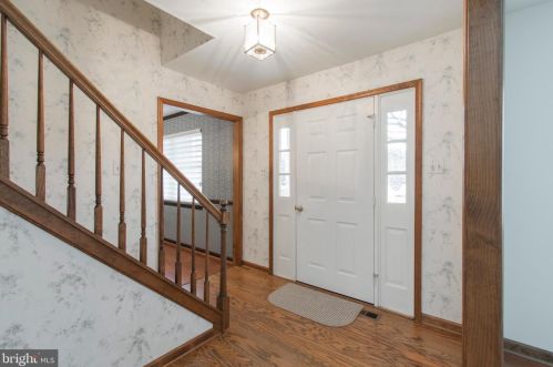 1045 Hereford Dr, Blue Bell, PA 19422-1925