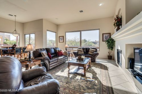 976 Josephine Saddle Pl, Green Valley AZ 85614-6302 exterior