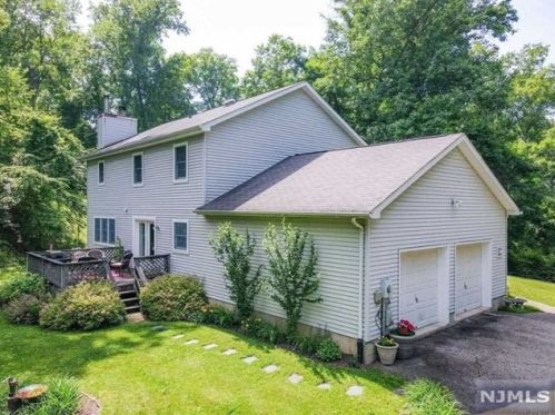 70 Iron Mountain Rd, Warwick NY  10990-3307 exterior