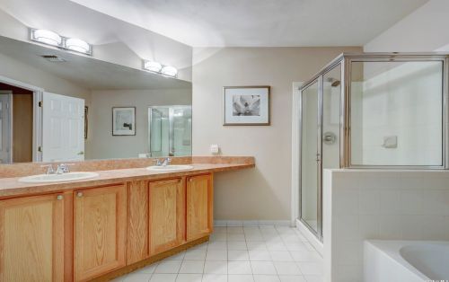 127 Cinnamon Ct, Huntington Station NY  11747-8711 exterior