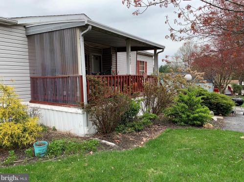 1002 Redwood Dr, Breinigsville PA  18031-1627 exterior