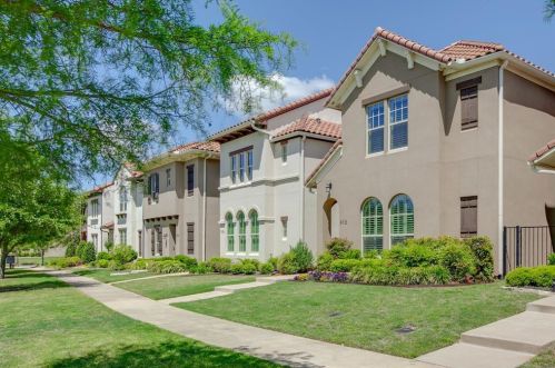 512 Sandy Ln, Lewisville TX  75022-4507 exterior