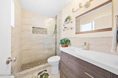 955 Schumann Dr, Sebastian FL  32958-5331 exterior