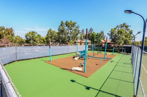 116 Orchard, Irvine CA  92618-4560 exterior