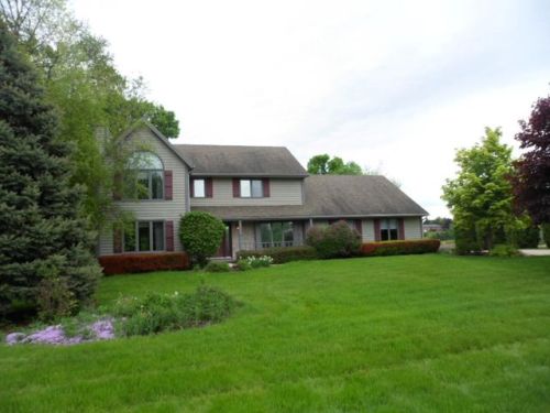 1513 Country Club Ln, Watertown, WI 53098-4349