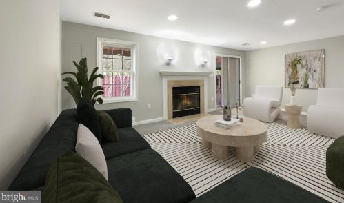7294 Olde Lantern Way, Springfield VA  22152-3569 exterior