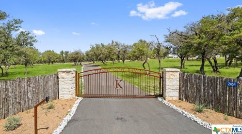 2454 Mckinney Loop, Blanco, TX 78606-5182