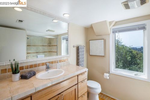 51 Chelton Ln, Oakland CA  94611-2514 exterior